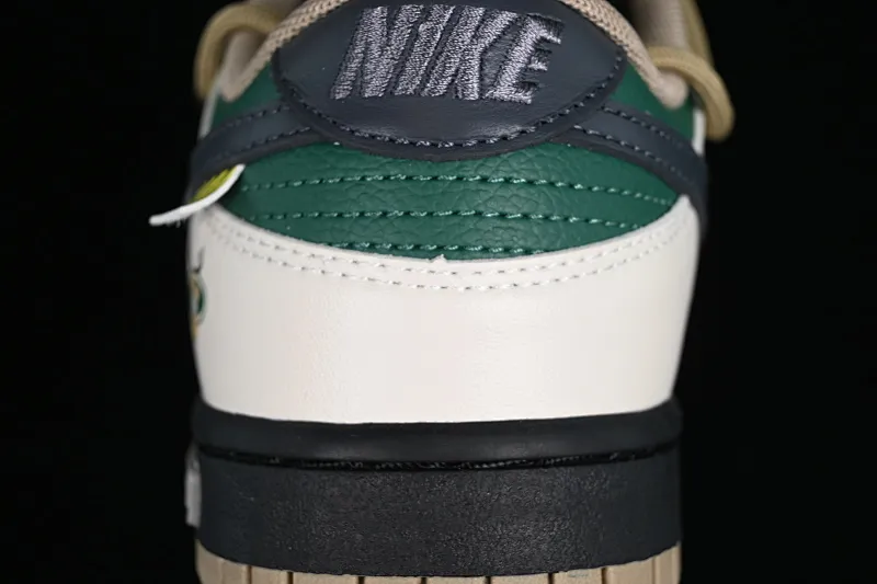 All Categories Nk SB Dunk Series Nk SB Dunk Low Low-top Sneakers Nk Dunk Low Panda Prank-Christmas Jungle Elk Brown Green SB Strappy Low-top Casual Sneakers DJ6188-200